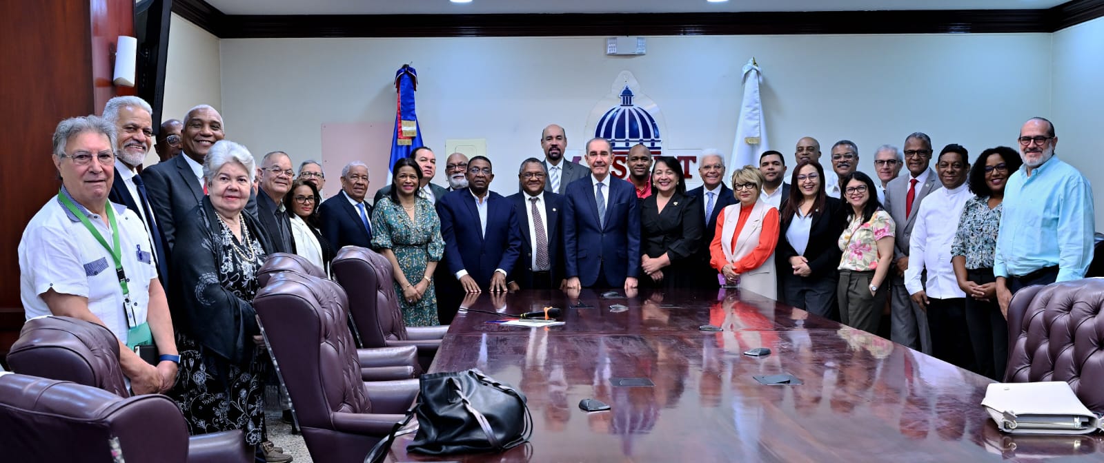 El IIBA Avanza en Integración Académico-Científica: Reunión Estratégica en el MESCYT